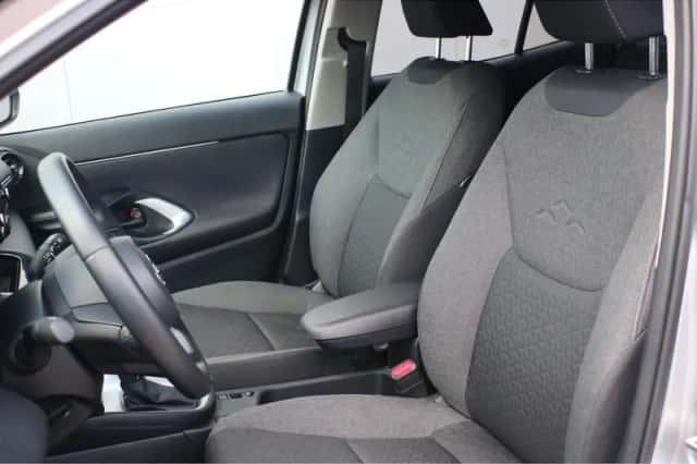 Toyota Yaris Cross (2024) thumbnail 2