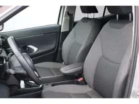 Toyota Yaris Cross (2024) thumbnail 2