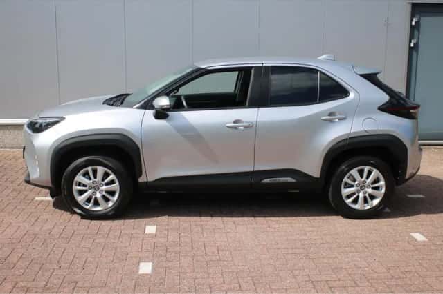 Toyota Yaris Cross (2024) thumbnail 3