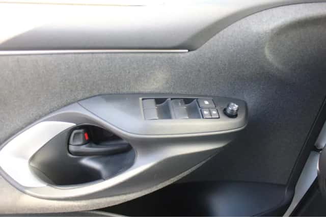 Toyota Yaris (2025) thumbnail 14