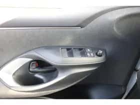 Toyota Yaris (2025) thumbnail 14