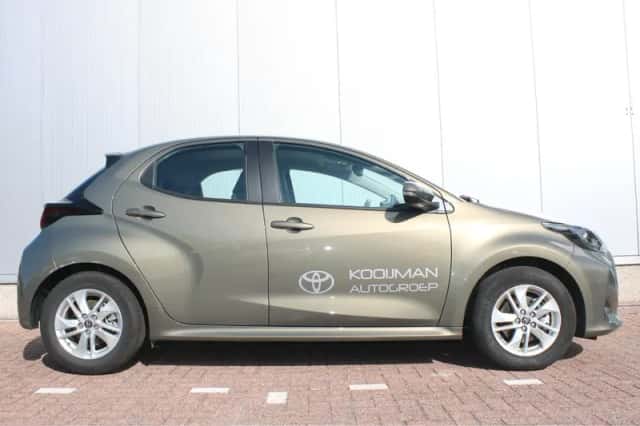 Toyota Yaris (2025) thumbnail 3