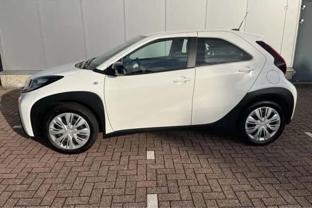 Toyota Aygo (2024) thumbnail 2