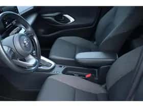 Toyota Yaris Cross (2024) thumbnail 2