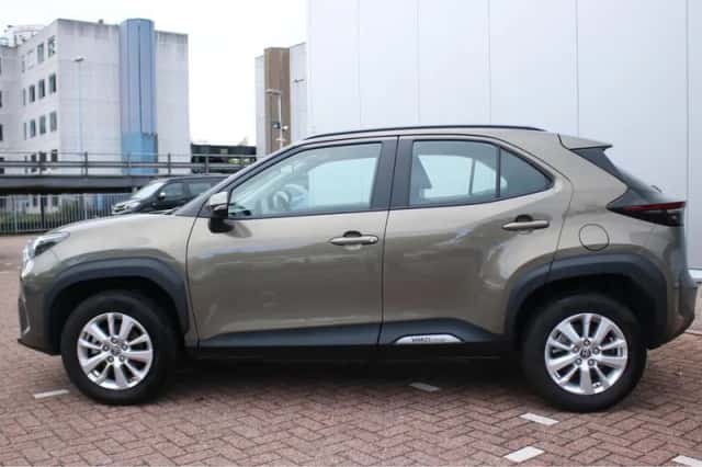 Toyota Yaris Cross (2024) thumbnail 3