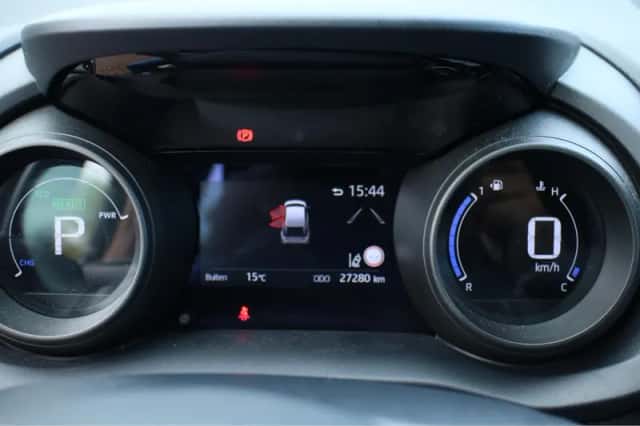 Toyota Yaris Cross (2024) thumbnail 5