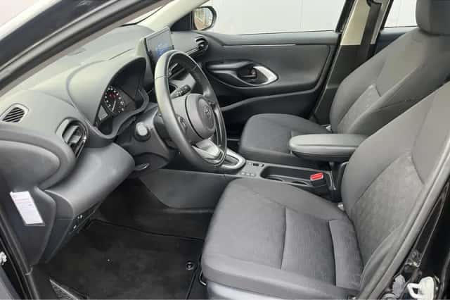 Toyota Yaris (2024) thumbnail 3