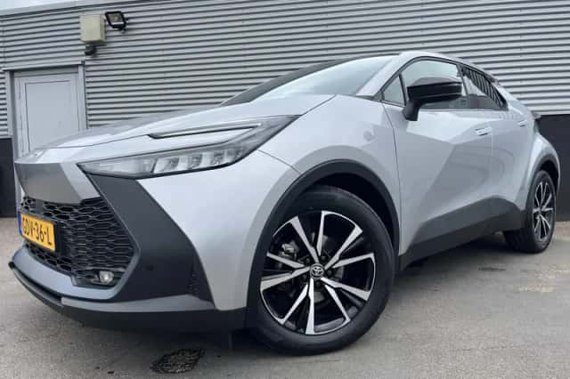 Toyota C-HR (2024) thumbnail 11
