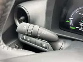 Toyota C-HR (2024) thumbnail 27