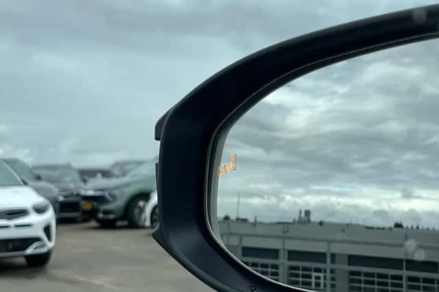 Toyota C-HR (2024) thumbnail 38