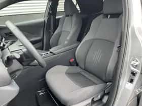 Toyota C-HR (2024) thumbnail 6
