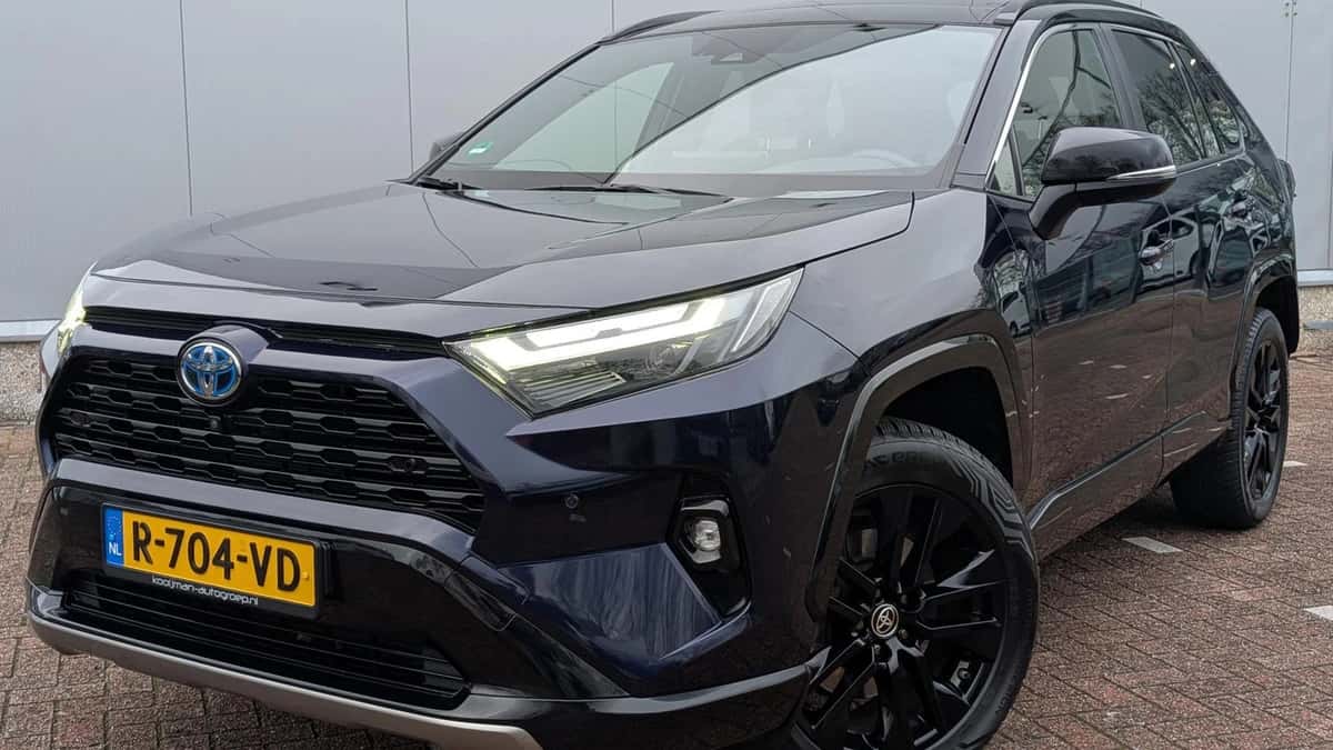 Toyota RAV4 (2023) — foto 1