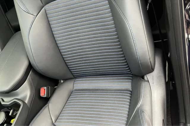 Toyota RAV4 (2023) thumbnail 2