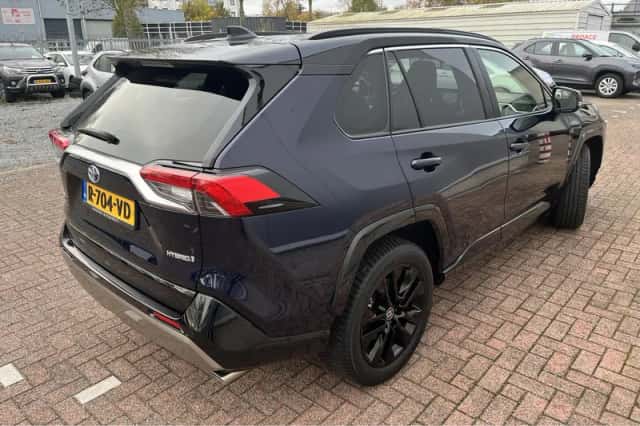 Toyota RAV4 (2023) thumbnail 4