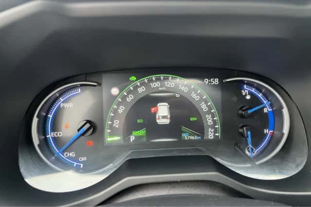 Toyota RAV4 (2023) thumbnail 5