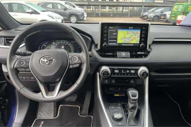Toyota RAV4 (2023) thumbnail 7