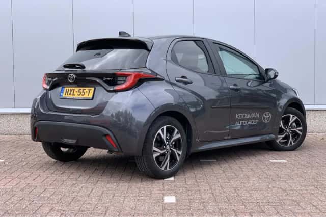 Toyota Yaris (2025) thumbnail 2