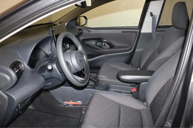 Toyota Yaris (2025) thumbnail 2