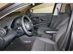 Toyota Yaris (2025) thumbnail 2