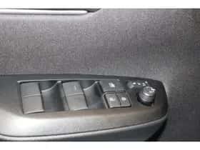 Toyota Yaris (2025) thumbnail 14