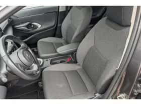 Toyota Yaris Cross (2024) thumbnail 2
