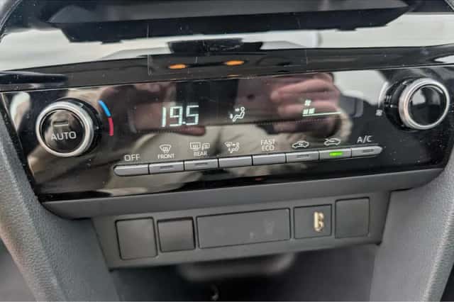 Toyota Yaris Cross (2024) thumbnail 24