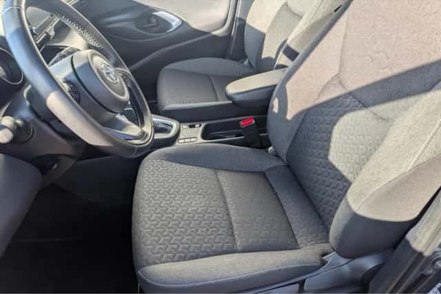 Toyota Yaris Cross (2024) thumbnail 2