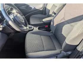 Toyota Yaris Cross (2024) thumbnail 2