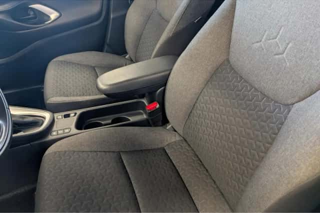 Toyota Yaris Cross (2024) thumbnail 2
