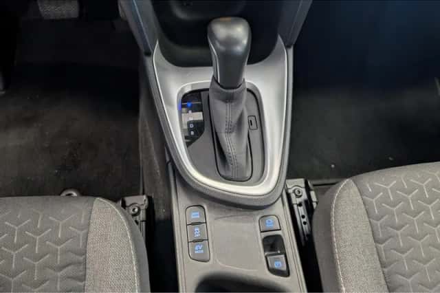 Toyota Yaris Cross (2024) thumbnail 16