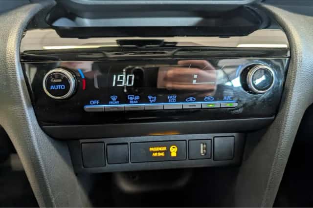 Toyota Yaris Cross (2024) thumbnail 25