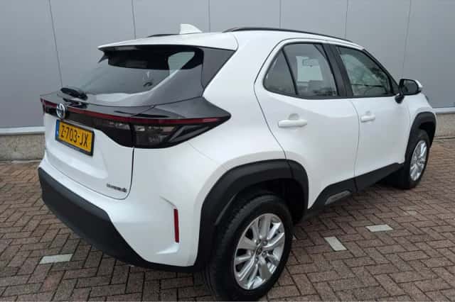 Toyota Yaris Cross (2024) thumbnail 4