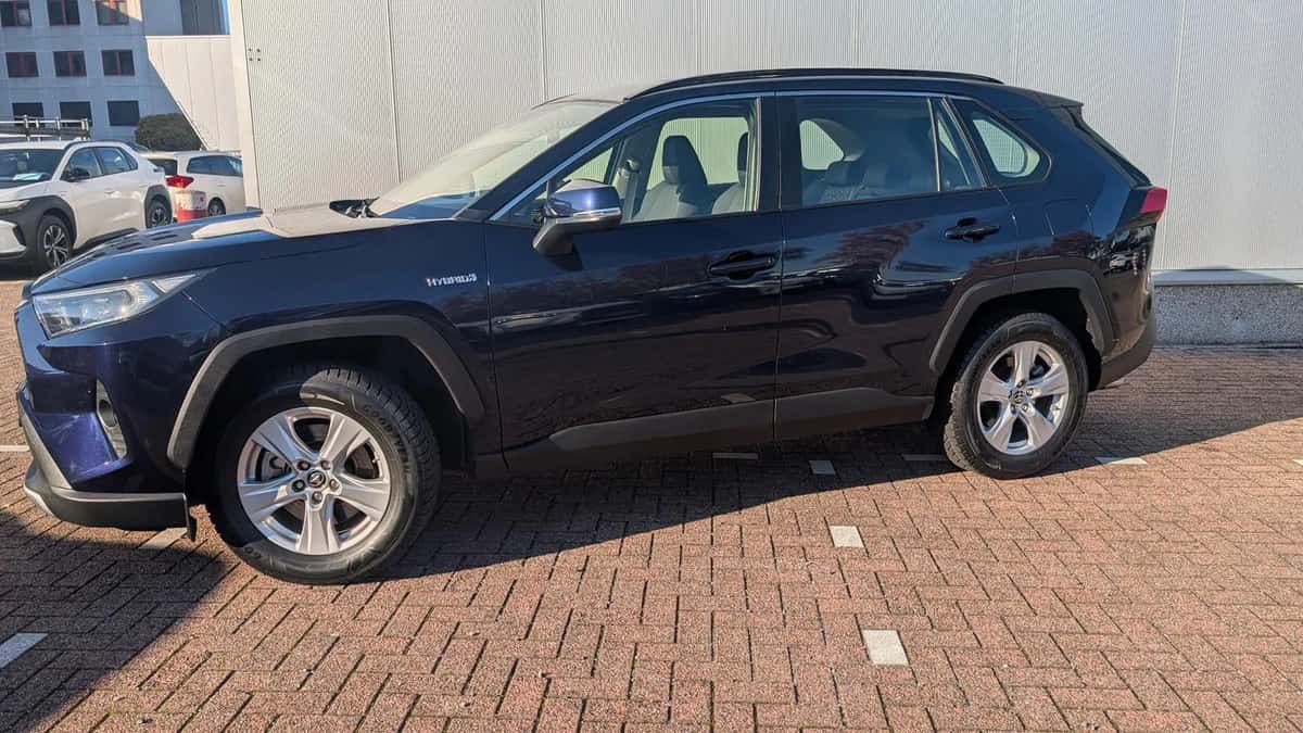 Toyota RAV4 (2020) — foto 1