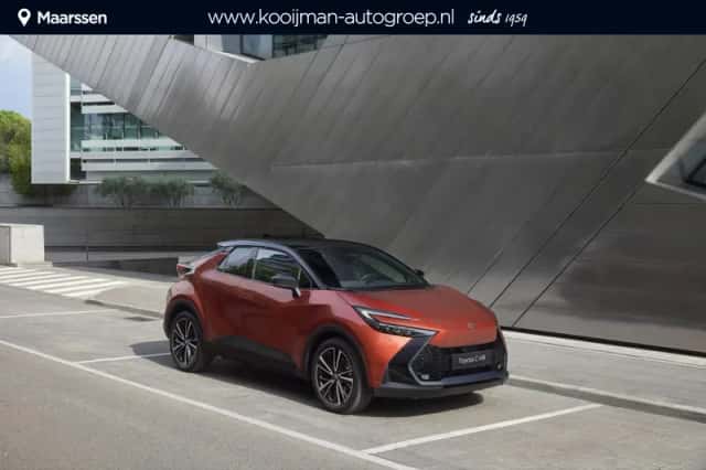 Toyota C-HR (2025) thumbnail 2