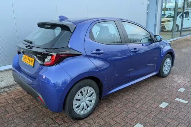 Toyota Yaris (2024) thumbnail 2
