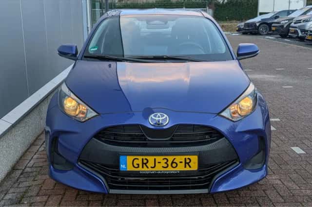 Toyota Yaris (2024) thumbnail 3