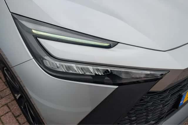Toyota C-HR (2025) thumbnail 11