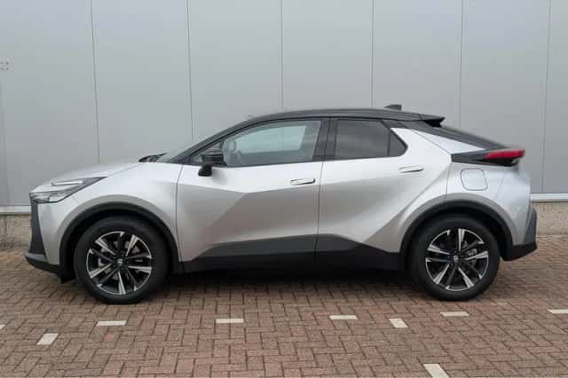 Toyota C-HR (2025) thumbnail 4