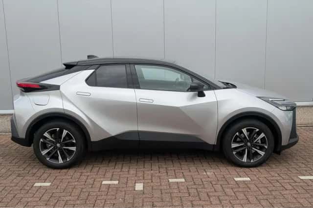 Toyota C-HR (2025) thumbnail 5