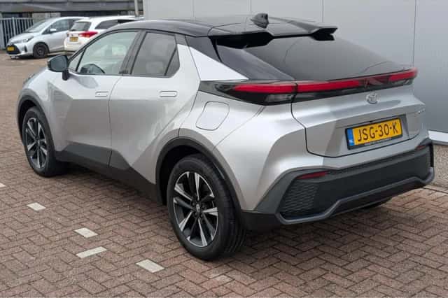 Toyota C-HR (2025) thumbnail 9