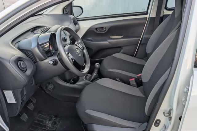 Toyota Aygo (2020) thumbnail 2