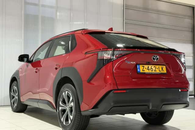 Toyota bZ4X (2024) thumbnail 8