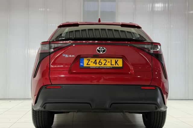 Toyota bZ4X (2024) thumbnail 9