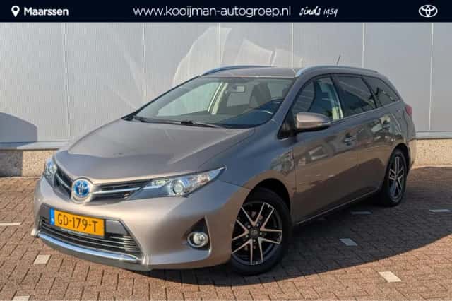 Toyota Auris (2015) thumbnail 1