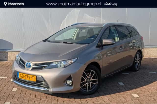 Toyota Auris (2015) thumbnail 1