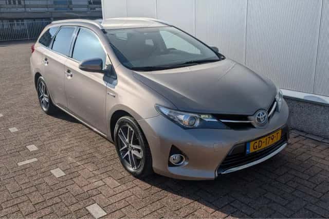 Toyota Auris (2015) thumbnail 2