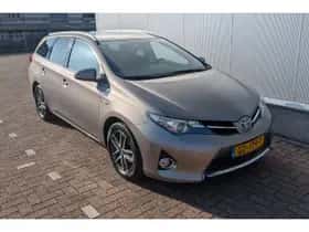 Toyota Auris (2015) thumbnail 2