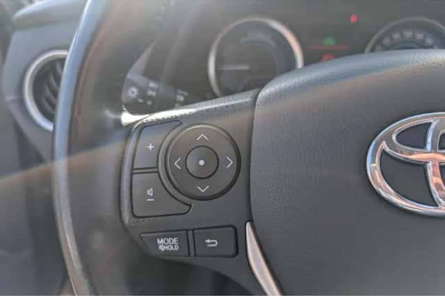 Toyota Auris (2015) thumbnail 12