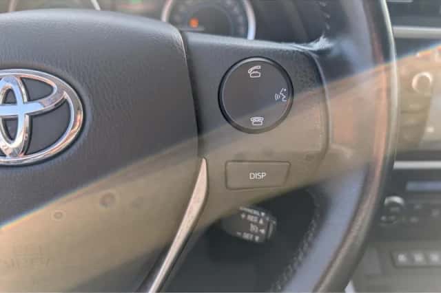 Toyota Auris (2015) thumbnail 13