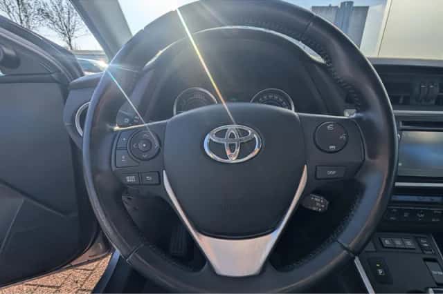 Toyota Auris (2015) thumbnail 14